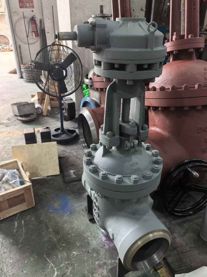 wc9-alloy-steel-flanged-gate-valve-cross-section